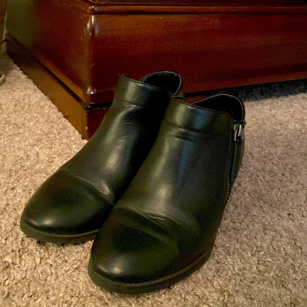 Black booties size 6W Time and true memory foam